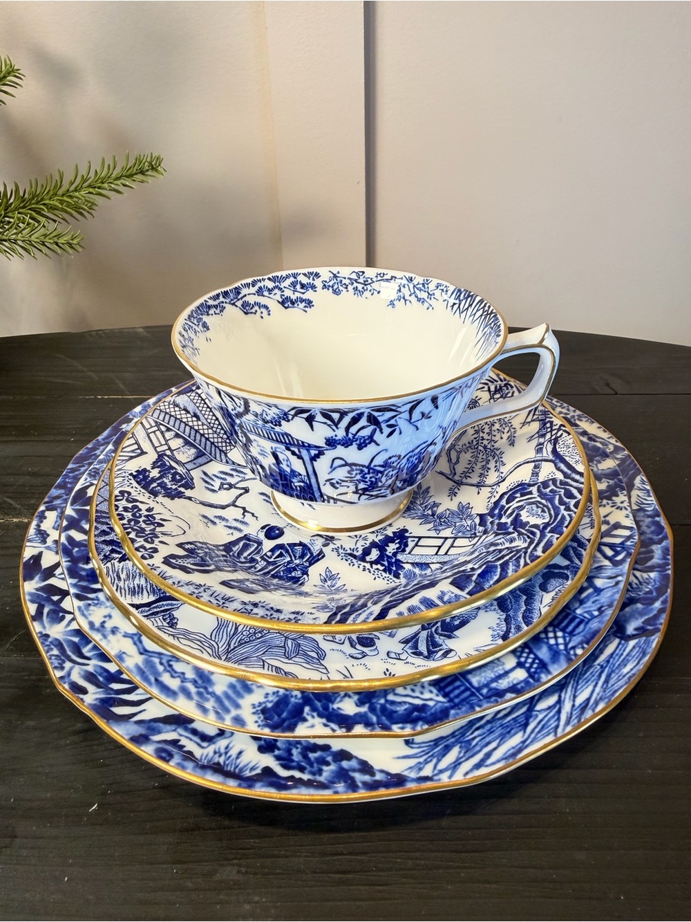 Royal Crown Derby Blue Mikado 5 Piece PLACE SETTING Plate Coffee Tea cup England - Picture 2 of 9